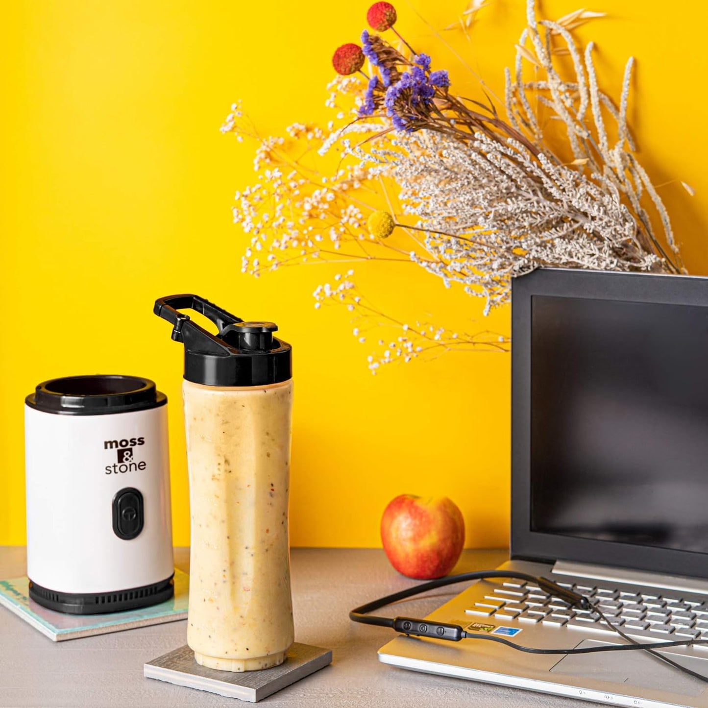 personal blender for smoothies Personal Blender Single Serve Shake & Smoothies Maker with Portable Travel Sport Bottle - Mini Juicer, White & Black Single Serve Blender for Smoothies and Shakes - Bottle 20 Oz